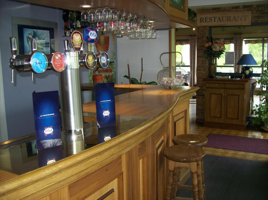 Hotel Restaurant La Tour Romaine - Haguenau - Strasbourg Nord Schweighouse-sur-Moder Экстерьер фото