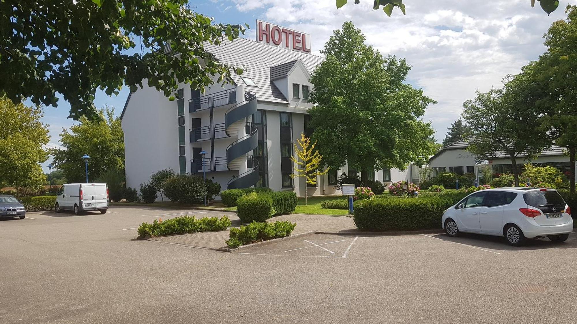 Hotel Restaurant La Tour Romaine - Haguenau - Strasbourg Nord Schweighouse-sur-Moder Экстерьер фото