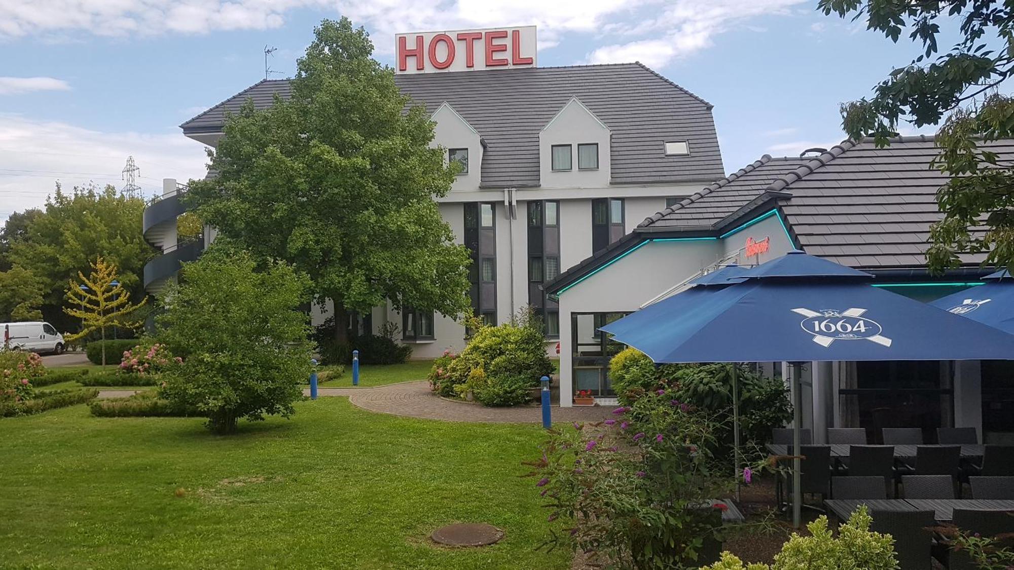 Hotel Restaurant La Tour Romaine - Haguenau - Strasbourg Nord Schweighouse-sur-Moder Экстерьер фото