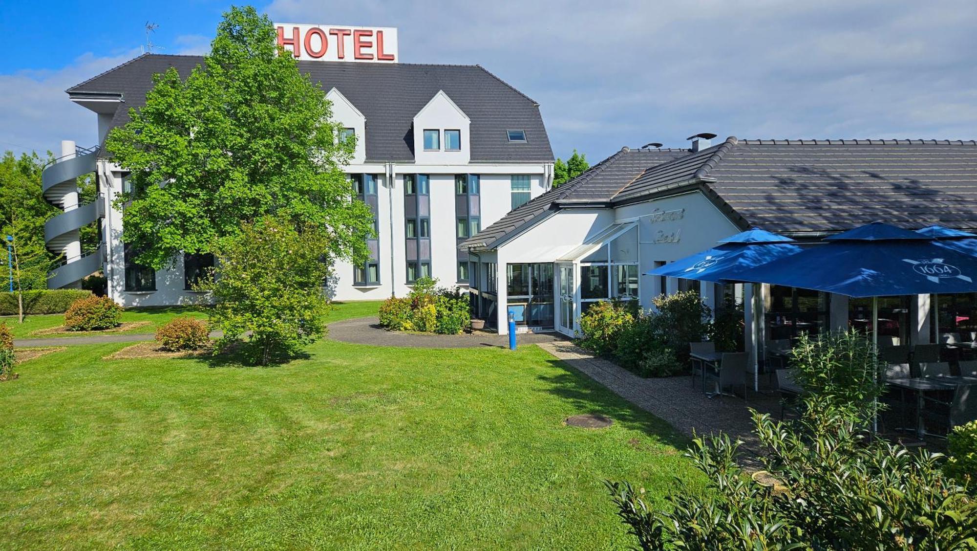 Hotel Restaurant La Tour Romaine - Haguenau - Strasbourg Nord Schweighouse-sur-Moder Экстерьер фото