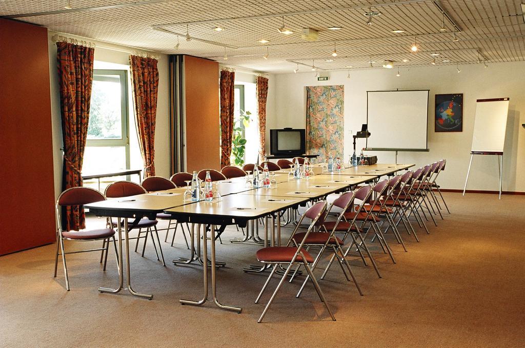 Hotel Restaurant La Tour Romaine - Haguenau - Strasbourg Nord Schweighouse-sur-Moder Экстерьер фото