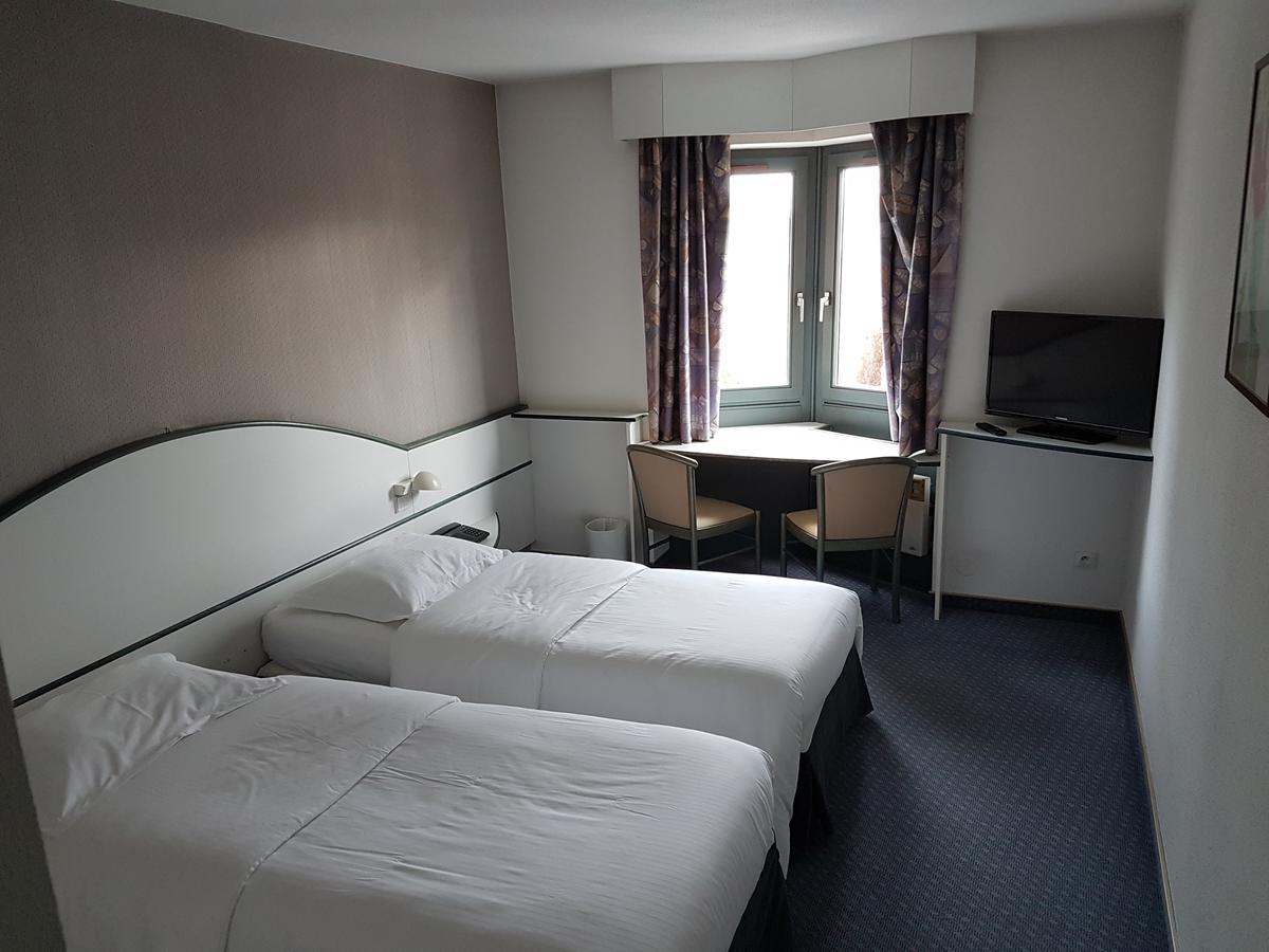 Hotel Restaurant La Tour Romaine - Haguenau - Strasbourg Nord Schweighouse-sur-Moder Экстерьер фото