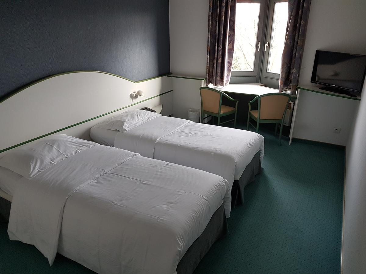 Hotel Restaurant La Tour Romaine - Haguenau - Strasbourg Nord Schweighouse-sur-Moder Экстерьер фото